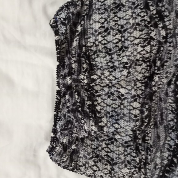 ALBERTO MAKALI BLACK/WHITE BOAT NECK EMBELLISHED BATWING WOMEN TOP SIZE M - Picture 11 of 11